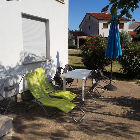 Stinjan Kascuni Apartment *